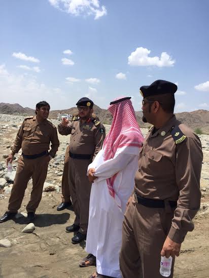 بالصور.. وفاة أم وطفلين وإصابة ثالث والبحث عن آخر في وادي الليث‎