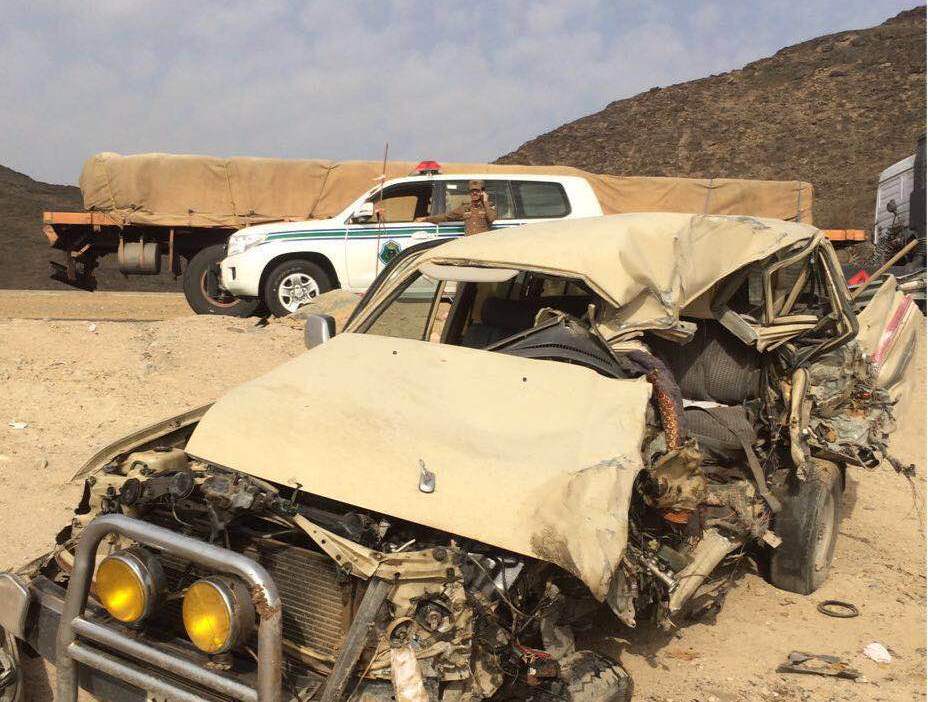 تصادم شاحنة بـ”صالون” يتسبب في وفاتين وإصابة في #بيشة