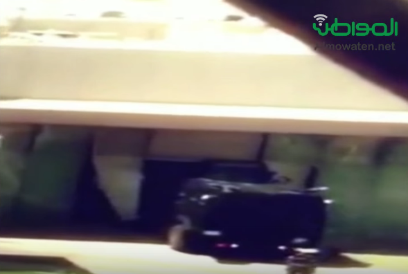 مقطع فيديو جديد يرصد عملية القبض على #مسلح_يهاجم_بنك_الراجحي_جازان