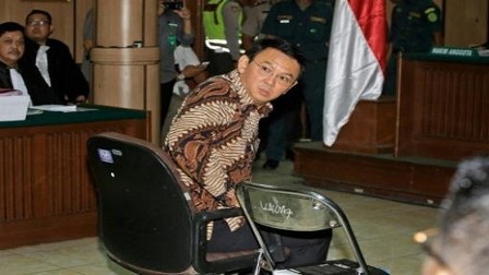 إندونيسيا تبدأ محاكمة حاكم جاكرتا بتهمة الإساءة للإسلام