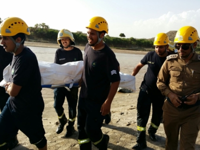 حالتا وفاة وإنقاذ 14 آخرين وقطع الطرق.. حصيلة سيول #جازان في ساعات ‫(31195652)‬ ‫‬