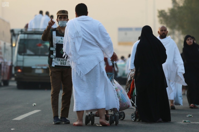 حجاج بيت الله في صعيد عرفات (11)