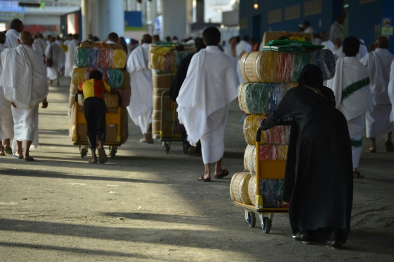 حجاج بيت الله يتوافدون الى منى ‫(317304857)‬ ‫‬