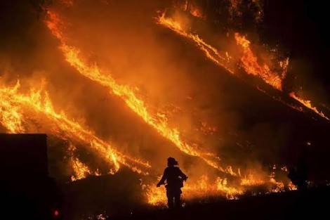 القنصلية في لوس أنجلوس تهيب بالمواطنين في كاليفورنيا توخي الحيطة والحذر بسبب الحرائق