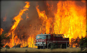 بالصور.. احتواء 40% من أحد أكبر الحرائق في الغرب الأميركي
