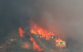 حرائق تدمر 50 منزلاً في حي عشوائي بالبرازيل