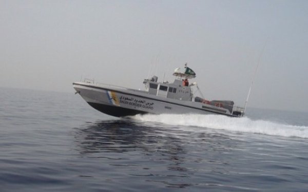 قارب صيد يخترق المياه الإقليمية في البدع و”الحدود” يحتجز 4 على متنه