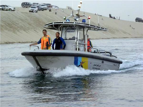 الدوريات البحرية في الجبيل تنقذ (8) أشخاص من الغرق