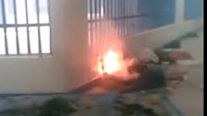 وفاة 3 واختناق 20 في حريق السجن المركزي بالكويت