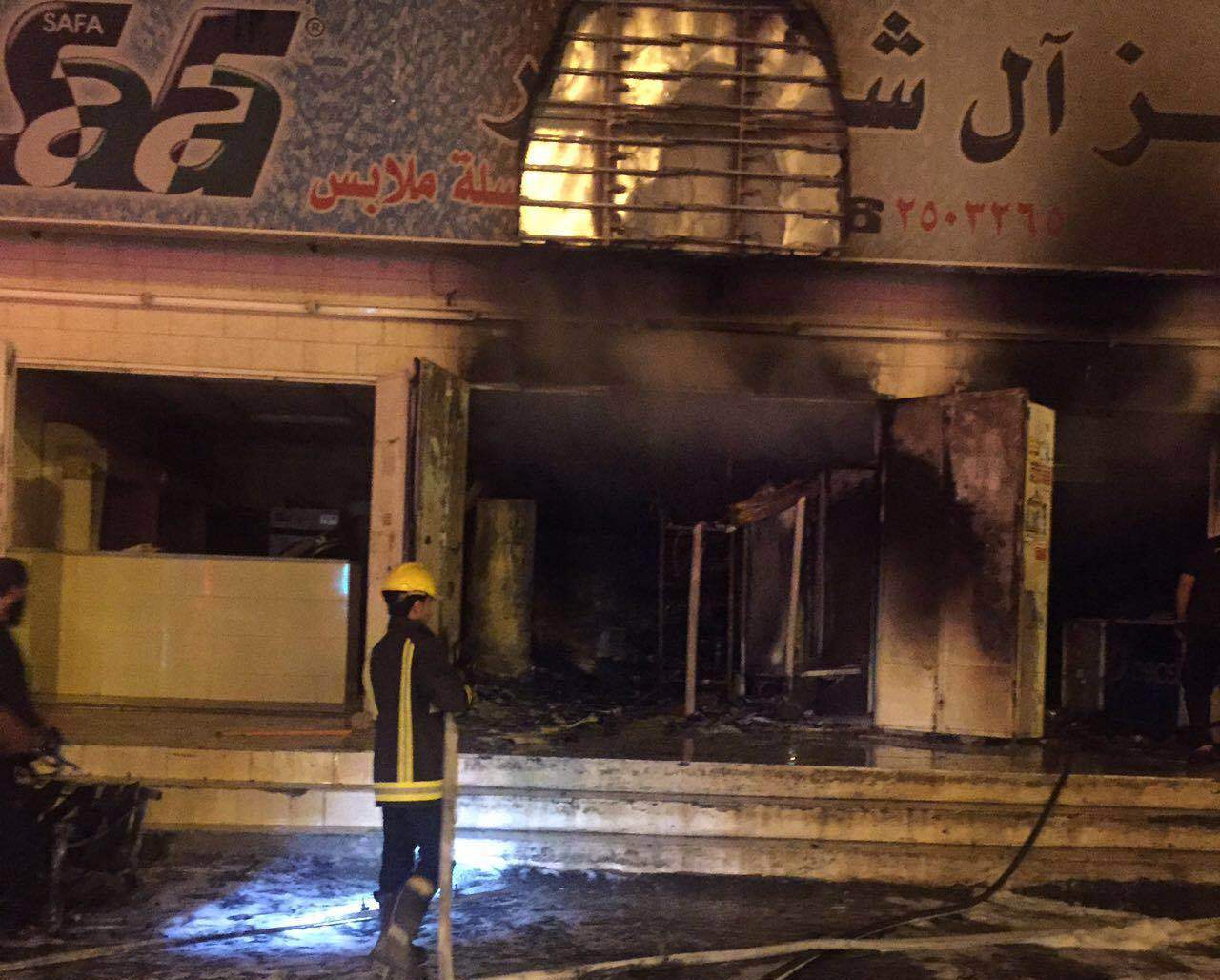 حريق باحدى المحلات التجارية بحي الرصاص بخميس مشيط (4)