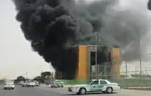 بالفيديو: اندلاع حريق بمبنى بلدية الصفراء ببريدة