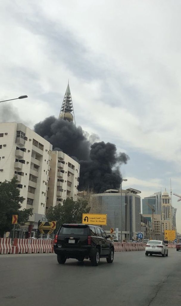 بالفيديو والصور.. حريق محدود بمبنى تحت الإنشاء قرب #برج_الفيصلية