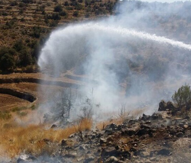 مدني عسير يحتوي حريق مدرجات قرية آل لجم