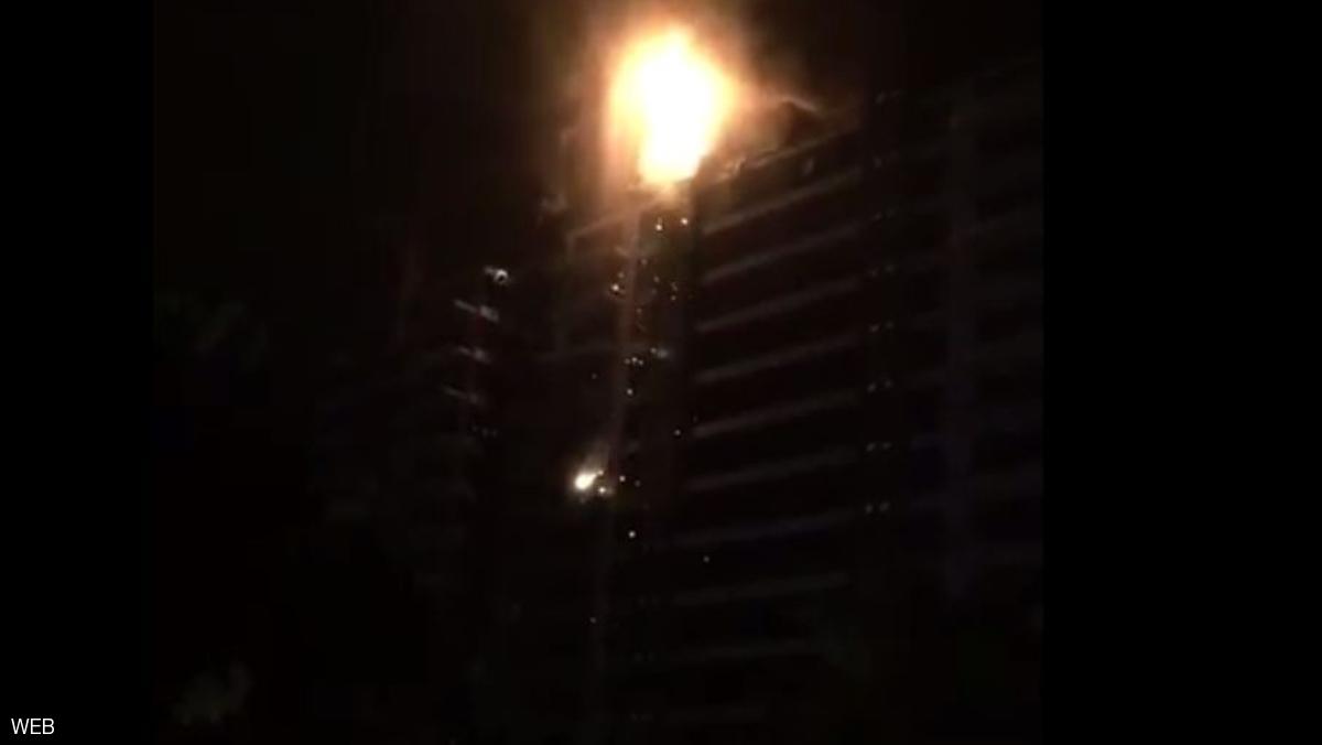حريق في أحد مباني جزيرة النخلة في دبي