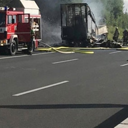 إصابة 31 شخصًا إثر حريق حافلة سياحية بألمانيا