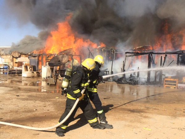 بالصور.. مدني #رفحاء يباشر حريقاً بسكن عمال