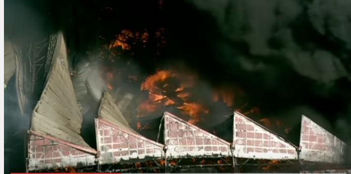 بالفيديو.. 150 إطفائي يكافحون حريقًا هائلاً في سيدني