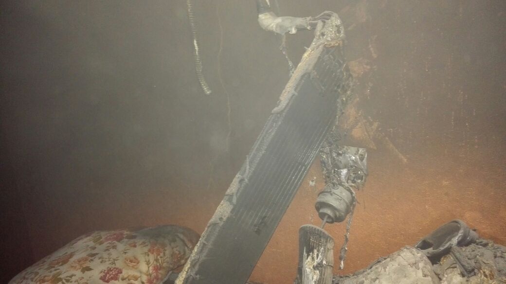بالصور.. تماس كهربائي يحرق شقة في أبو عريش