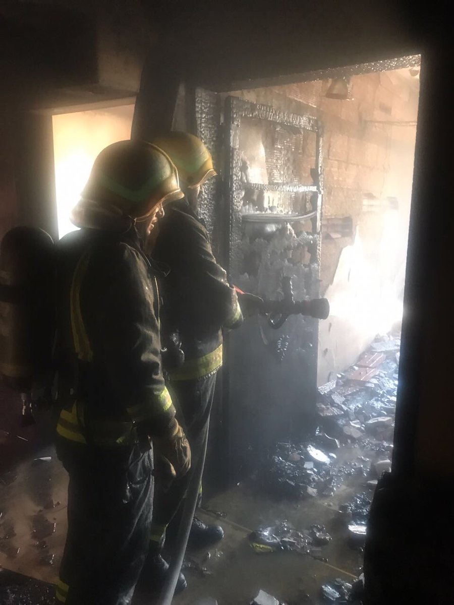 بسبب عبث الأطفال.. حريق شقة يُخلي 7 أشخاص في الطائف