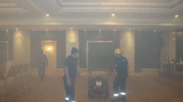 بالصور.. حريق غرفة الساونا يخلي صالات فندق في #بريدة