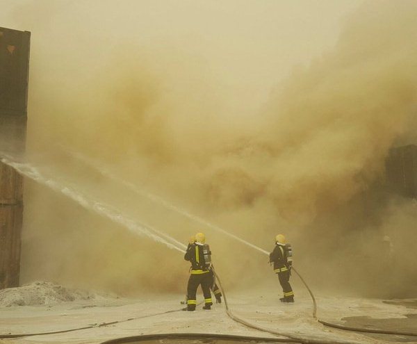 حريق في حاويات داخل ميناء جدة الإسلامي (1)