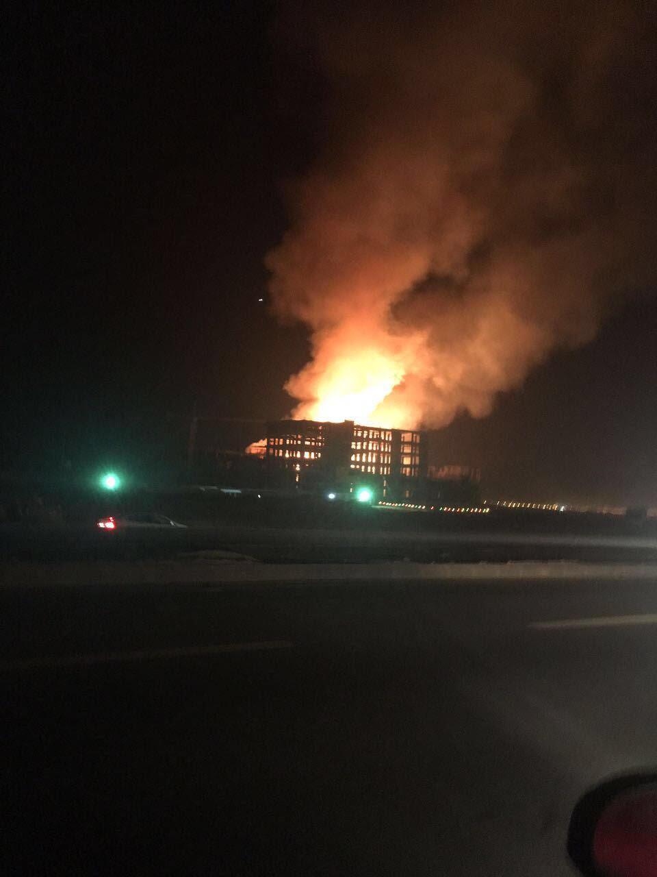 مدني القصيم يباشر حريق مستشفى بريدة الشمالي