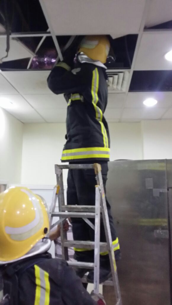 المدني يباشر حادث انبعاث دخان بمستشفى ضمد