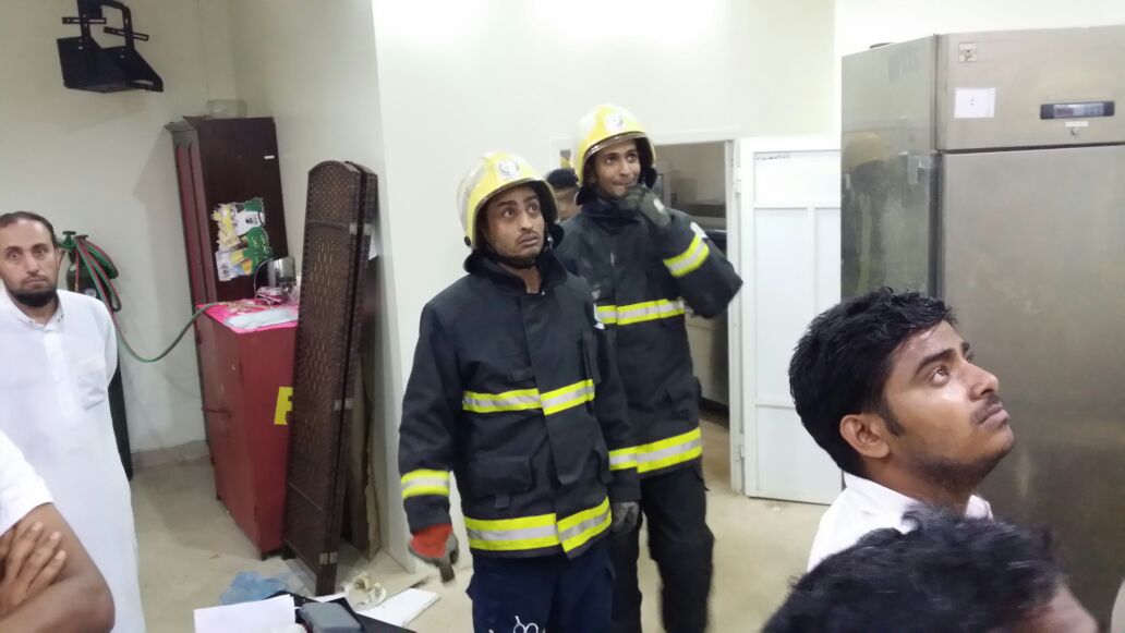 المدني يباشر حادث انبعاث دخان بمستشفى ضمد