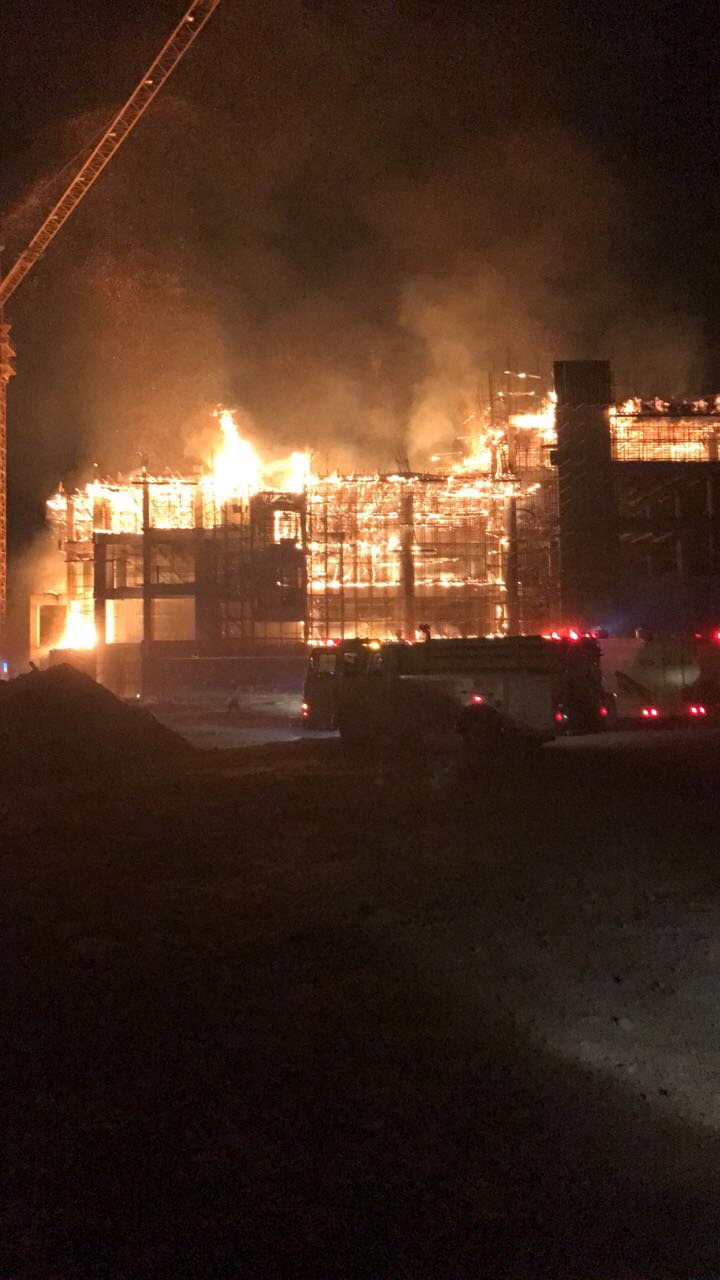 بالصور.. تفاصيل اندلاع النيران بمبنى مستشفى بريدة الشمالي