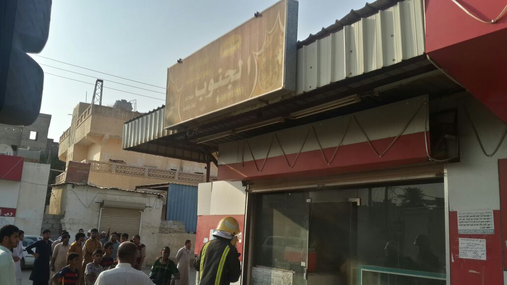 بالصور.. مدني #ضمد يخمد حريقًا اندلع بمطعم بسبب “تماس”