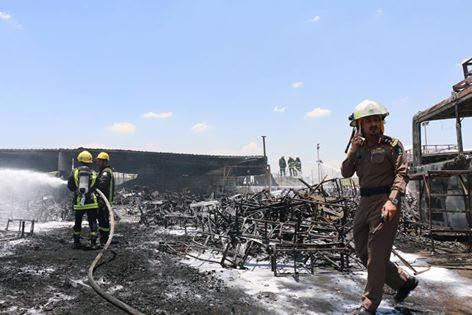 بالصور.. إخماد حريق نشب بـ9 باصات في #مكة والمدني يكشف السبب