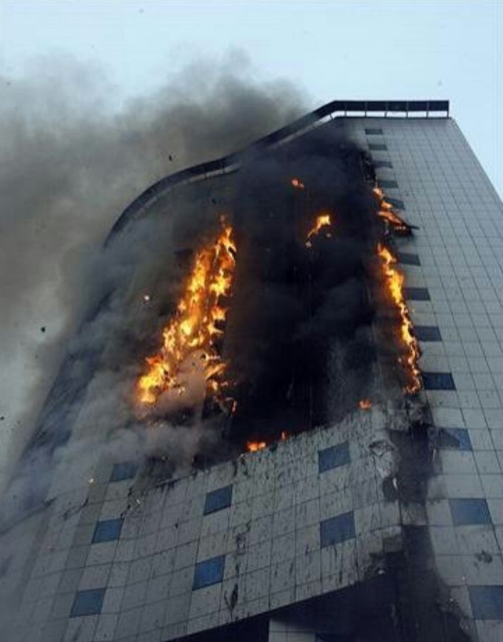 مدني #مكة: حريق الهيلتون شائعة.. والصور قبل 5 سنوات