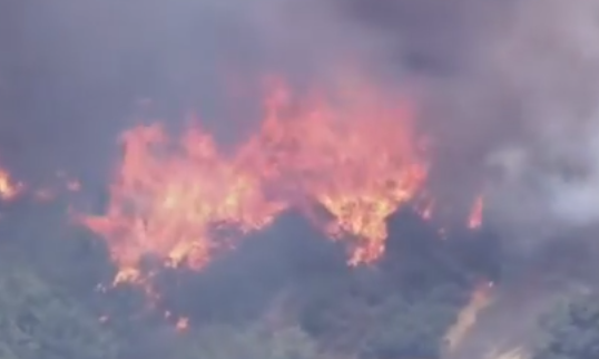 شاهد.. حريق هائل في كاليفورنيا وإجلاء أكثر من 82 ألف شخص