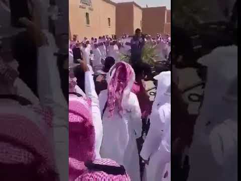 شاهد.. حشود قبائل آل مرة تقف في وجه تميم قطر من الأحساء