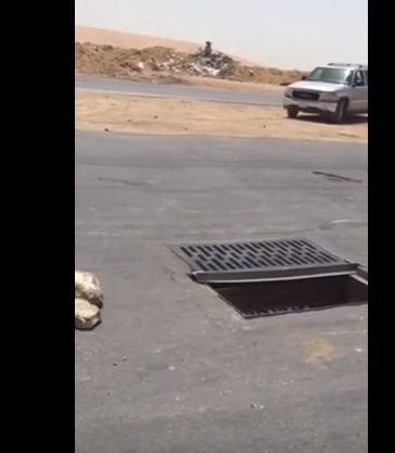 شاهد.. مواطن يوثق تسبب حفرة في انقلاب سيارة في احد شوارع الرياض