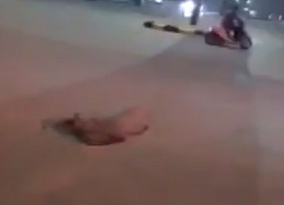 بالفيديو.. هكذا تصرف مواطن وقعت سيارته بحفرة في الرياض