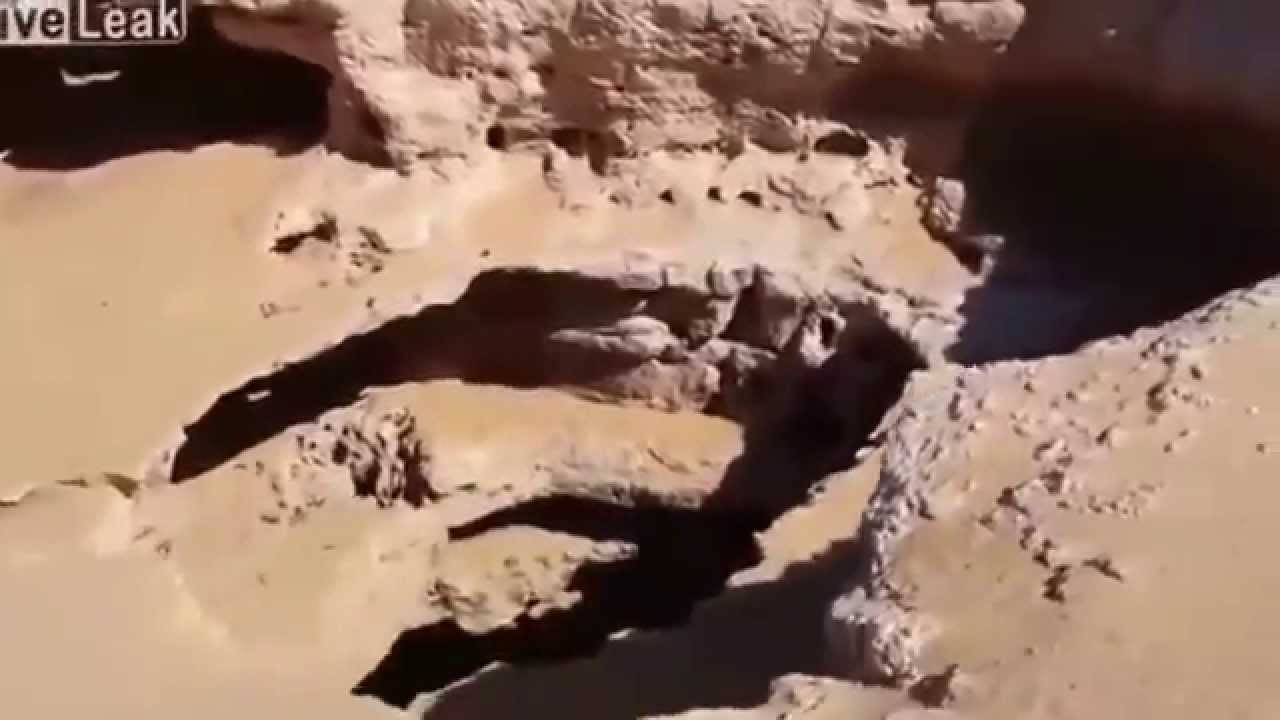 بالفيديو.. مواطن يرصد حفرة عميقة في البراري تهدد المتنزهين