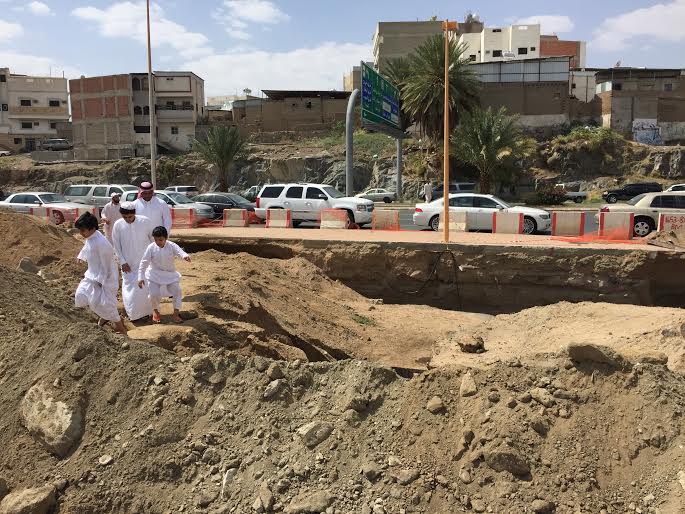 حفريات تعرقل وصول المصلين لجامع الأمير فهد بن عبدالرحمن بالطائف