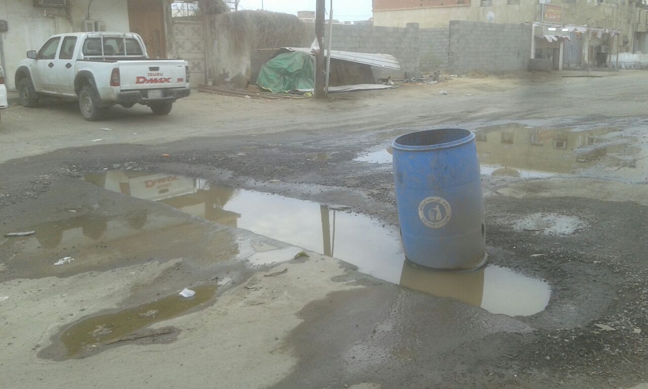 بالصور.. روضة #جازان تنشد الحلول من مياه الصرف وحفر الشوارع
