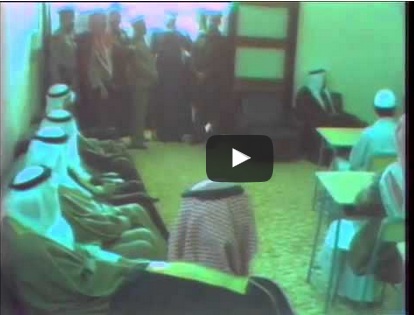 فيديو نادر.. الملك خالد والملك عبدالله يحضران درساً للشيخ الجزائري