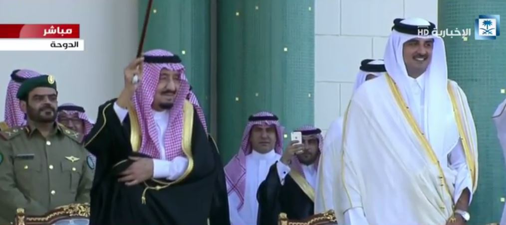 بالصور.. جانب من استقبال الملك سلمان في قطر