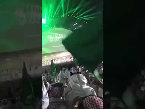 شاهد بالفيديو .. الجمهور يتفاعل مع شيلة في ختام حفل افتتاح سوق عكاظ