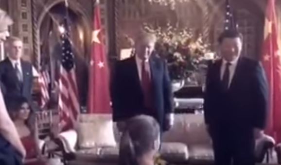 بالفيديو.. مفاجأة حفيدة ترامب للرئيس الصيني وزوجته