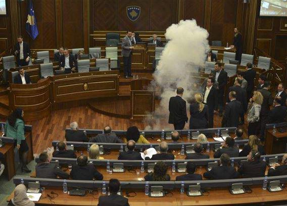 كوسوفو تفرض تفتيش النواب قبل دخول مقر البرلمان