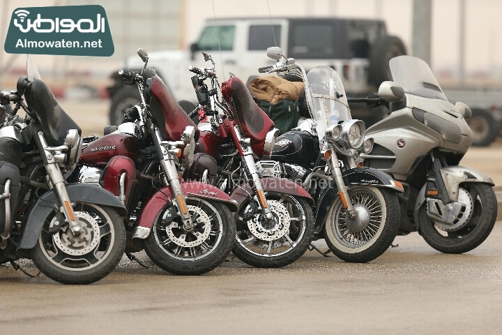 شاهد بالصور .. مهرجان الدراجات النارية الأول في حلبة الريم