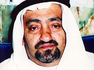 تنكيس الأعلام وحداد في #الإمارات بعد وفاة حمد بن سيف الشرقي