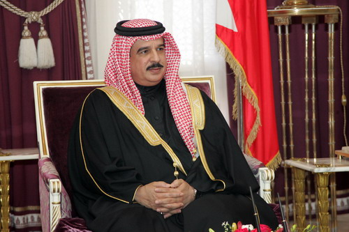 ملك البحرين يستقبل الأميرين خالد وتركي الفيصل