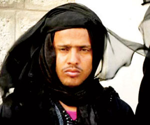 ضبط حوثيين يرتدون أزياء نسائية.. تعرف على السبب