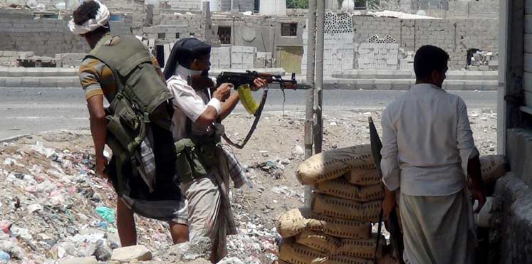 ميليشيا الحوثي تترك قتلاها وتهرب من الجيش اليمني في تعز