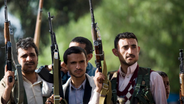 الحوثي يخدع اليمنيين بفبركة “خلاف تاريخي” مع السعودية